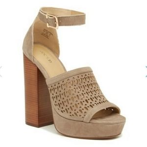 NWT! Joe's Jeans Lorne platform sandals